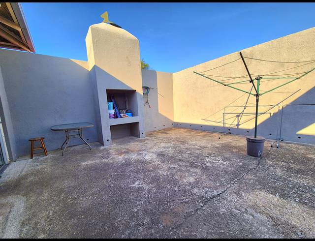 7 BEDROOM HOUSE FOR SALE IN DALVIEW